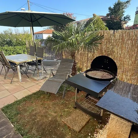 Classic And Modern With Terrace And Bbq Apartmán